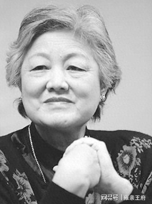 08年章含之逝世，临终前留下遗言，洪晃因何说：妈妈是个聪明人？